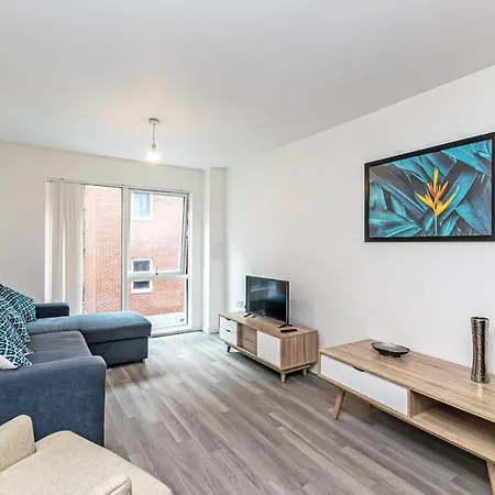 Contemporary 2 Bed Apartment In Central Manchester-2